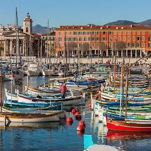 Charme Mediterraneen Votre Pied A Terre Au Coeur Du Port De , Niza Francia