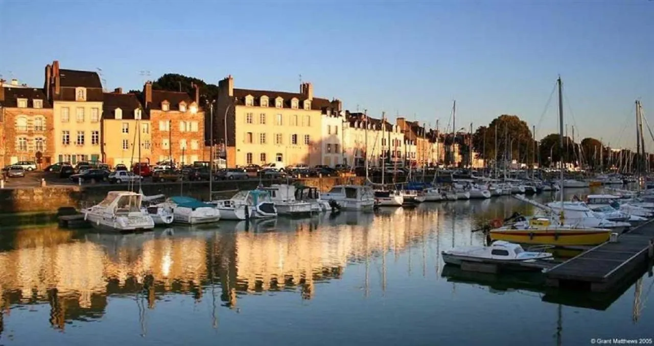Kyriad Prestige Vannes Centre-Palais Des Arts Hotel
