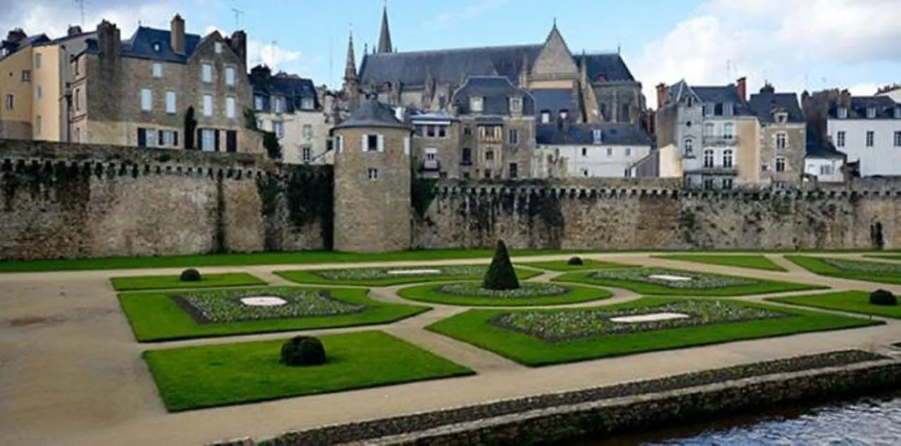 Kyriad Prestige Vannes Centre-Palais Des Arts Francia