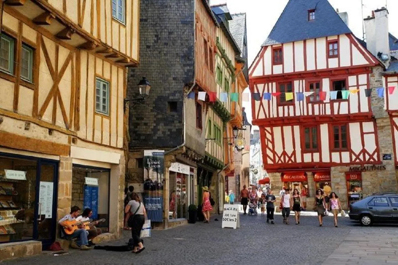 Kyriad Prestige Vannes Centre-Palais Des Arts Hotel