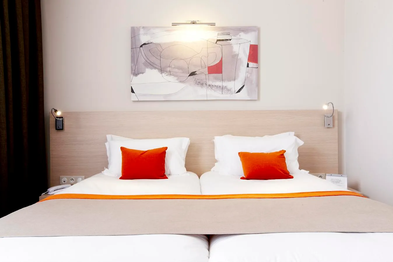 Kyriad Prestige Vannes Centre-Palais Des Arts 4*,
