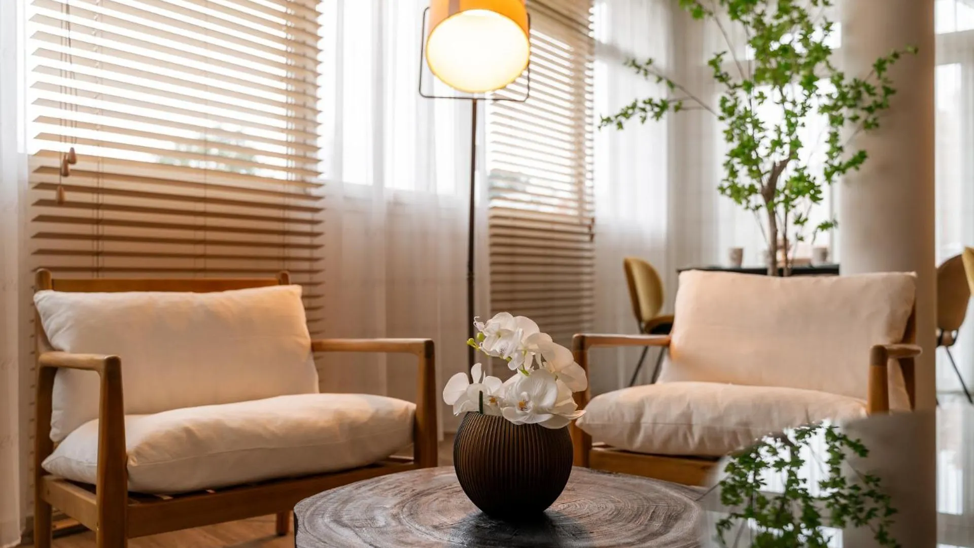Kyriad Prestige Vannes Centre-Palais Des Arts 4*,